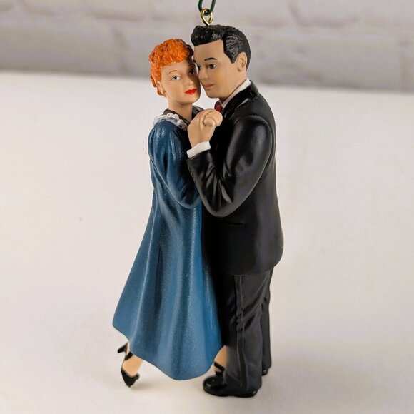 Vintage I Love Lucy Hallmark Ornament - Lucy is Enceinte 2000 - Picture 1 of 7